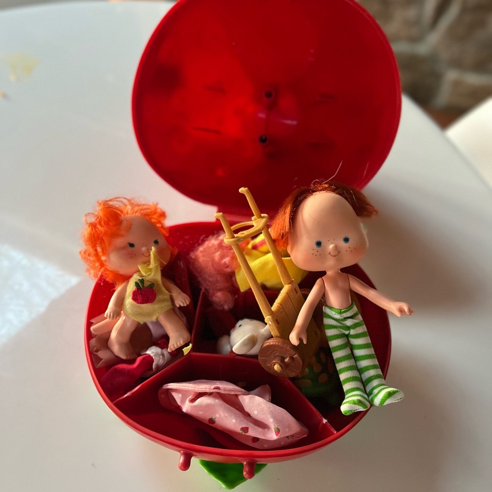 Strawberry Shortcake vintage dolls and case